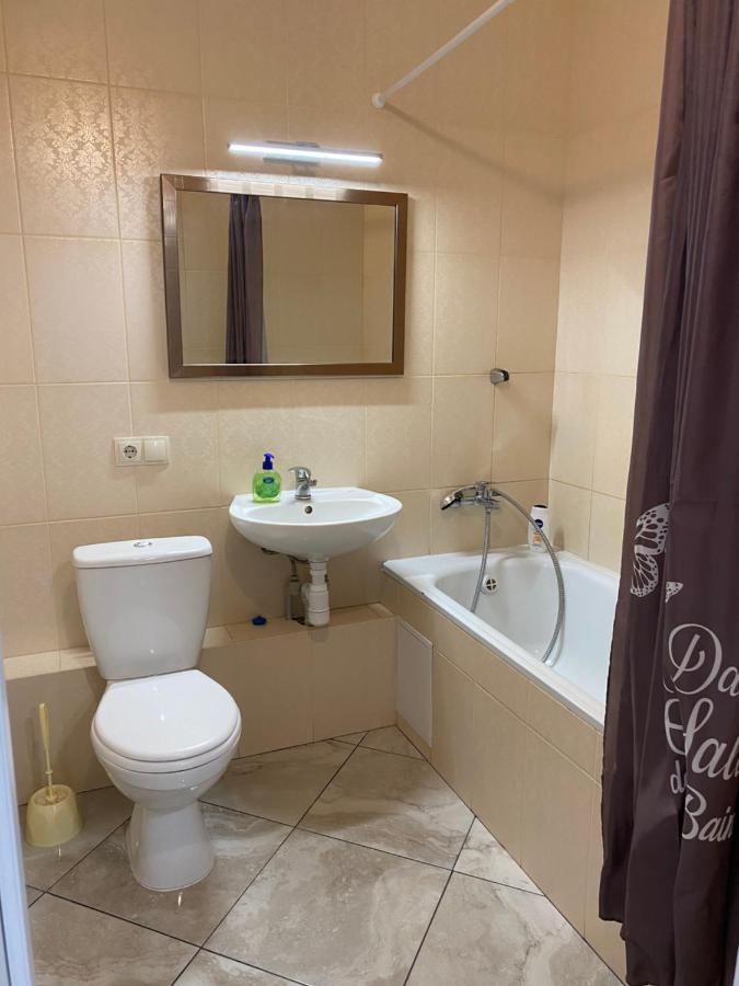 Cozy Apartment On Gmyri 12B Near Metro Poznyaki Kiev Extérieur photo